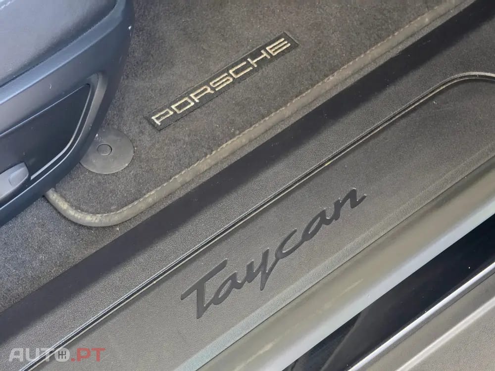 Porsche Taycan 4