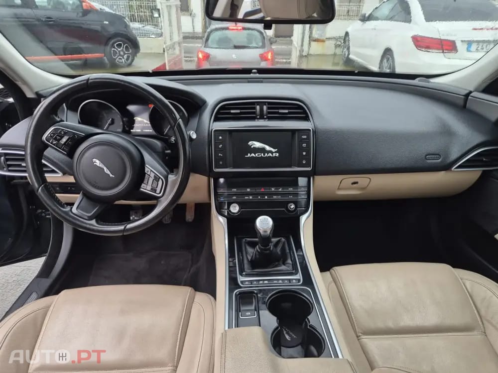 Jaguar XE 2.0 D Prestige