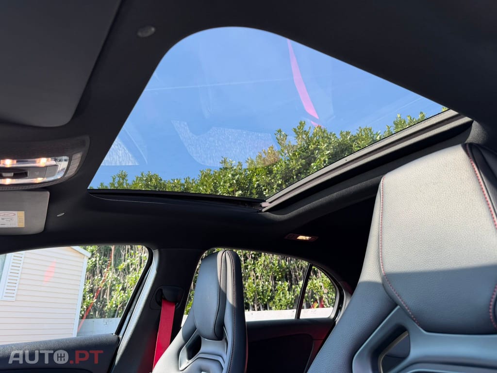 Mercedes-Benz A 35 AMG 4Matic Speedshift DCT 7G