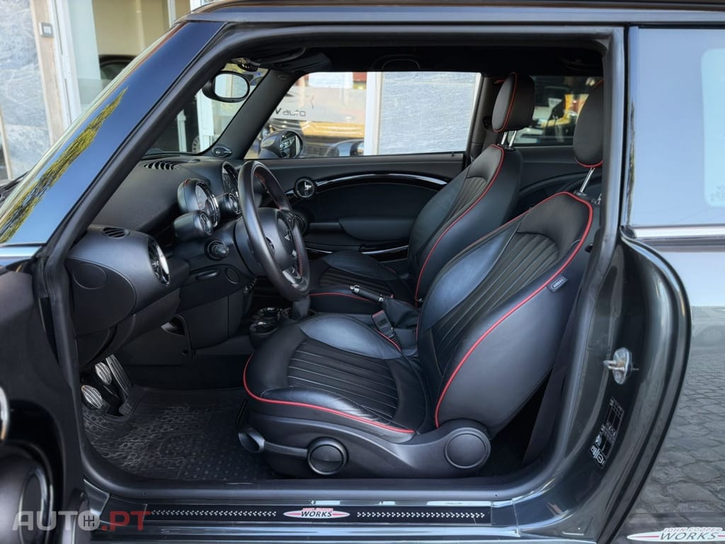 MINI Cooper John Cooper Works