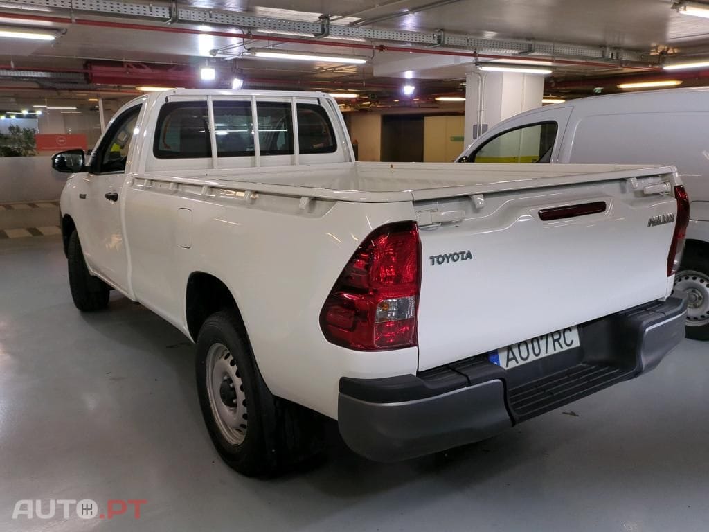 Toyota Hilux 2.4 D-4D 2WD CE CM