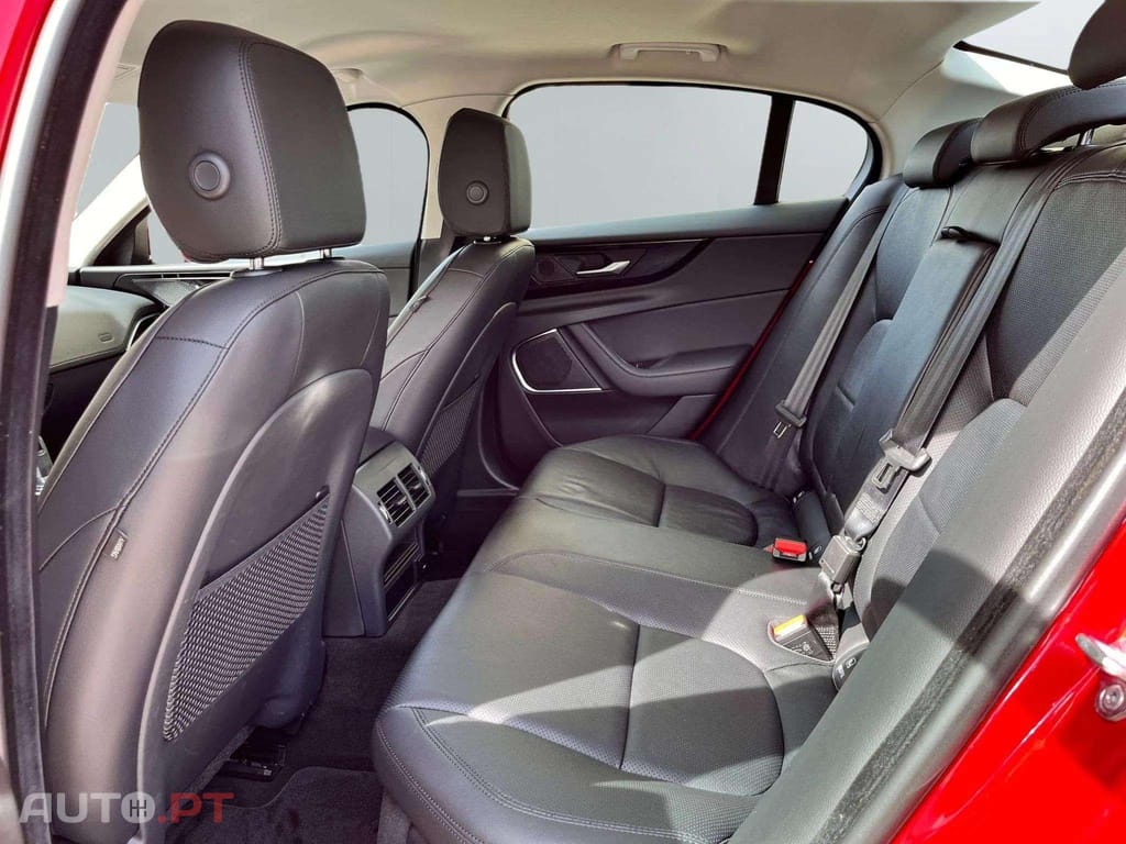 Jaguar XE 200d R Dynamic RED 