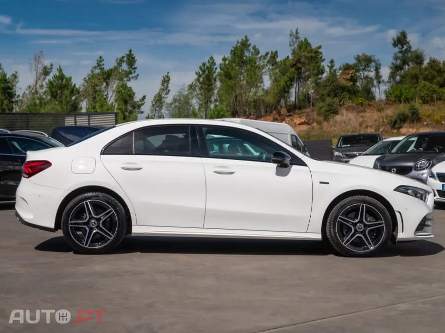 Mercedes-Benz A 250 e 8G-DCT AMG Line