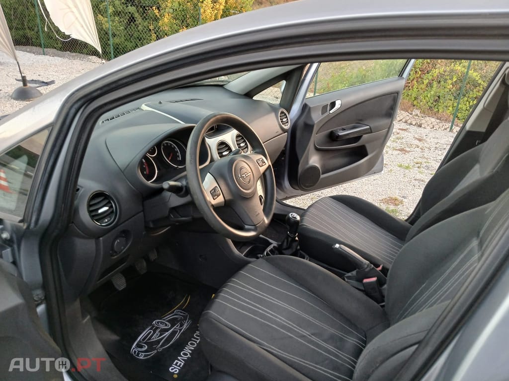 Opel Corsa 1.2 Enjoy