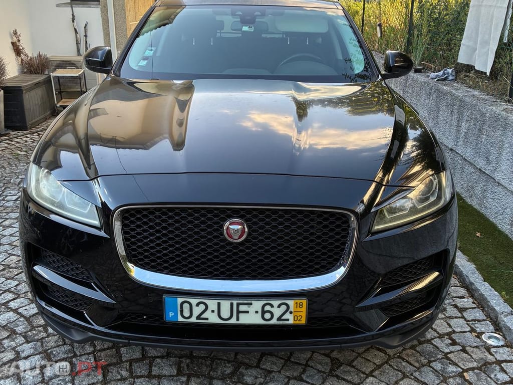 Jaguar F-Pace 2.0D 180HP PURE AUTO