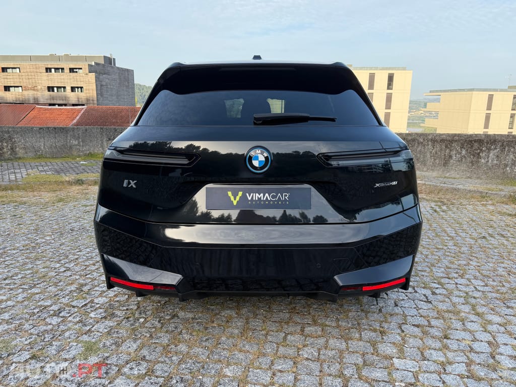 BMW iX xDrive 40 Pack Desportivo