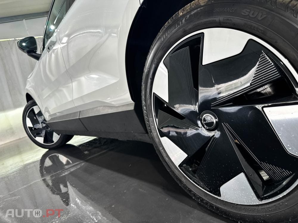 Volvo EX30 Single Motor Extended Range RWD Plus