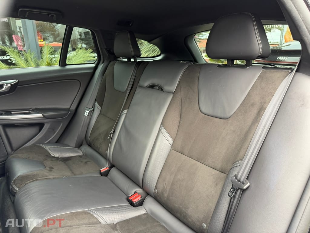 Volvo V60 2.0 D2 R-Design