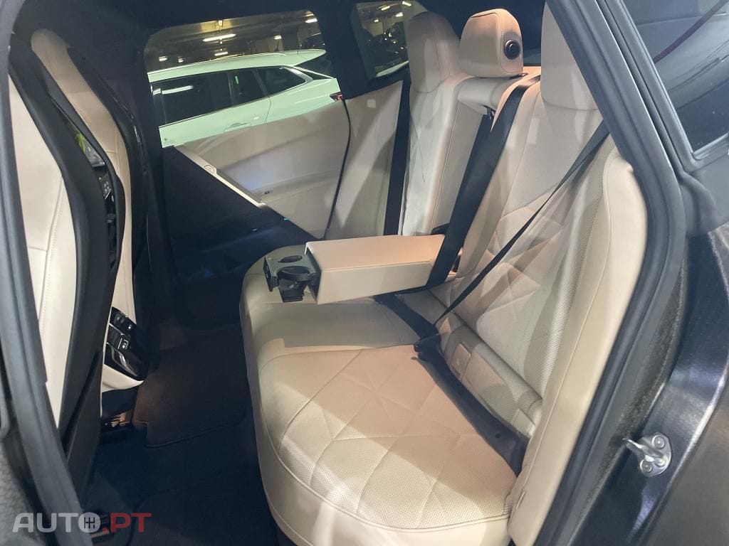 BMW iX xDrive 40