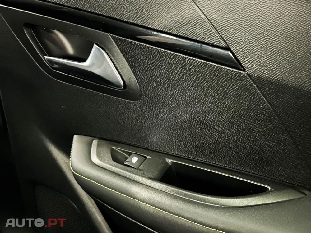 Peugeot E-208 50 kWh GT Pack