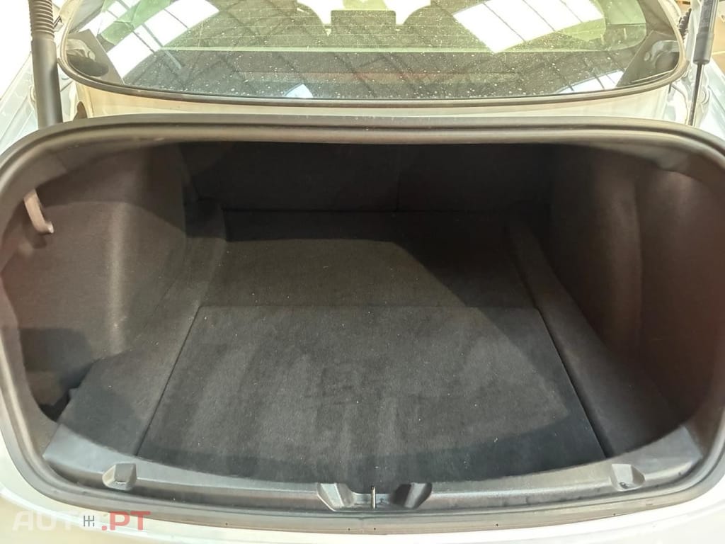 Tesla Model 3 Standard Range Plus RWD