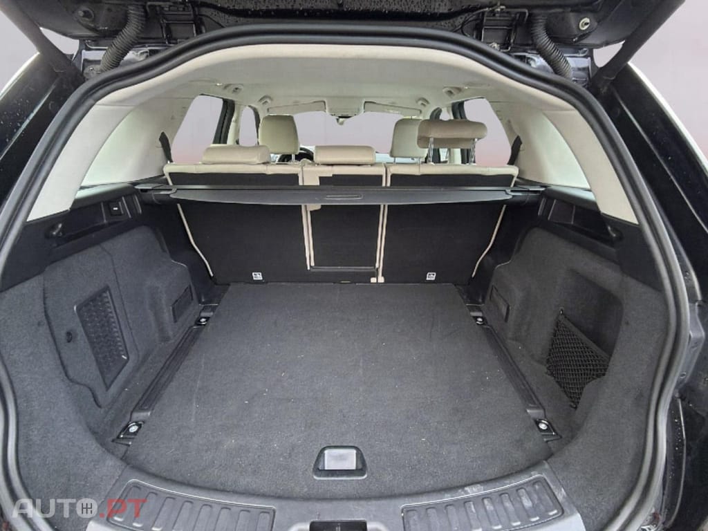 Land Rover Discovery Sport 1.5 I3 P300e AWD