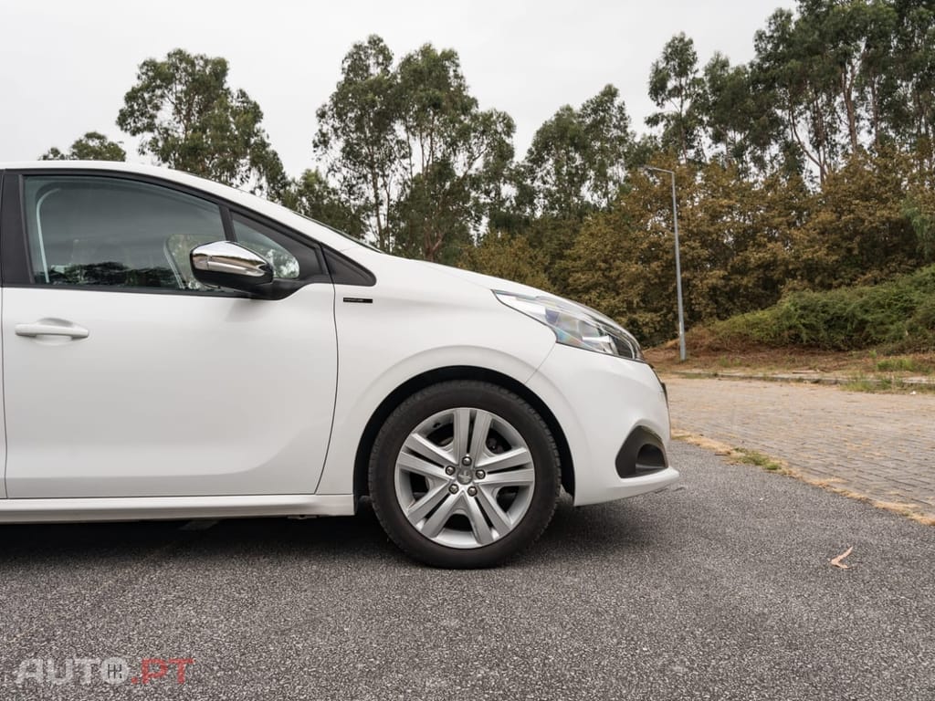 Peugeot 208 1.2 PureTech Signature