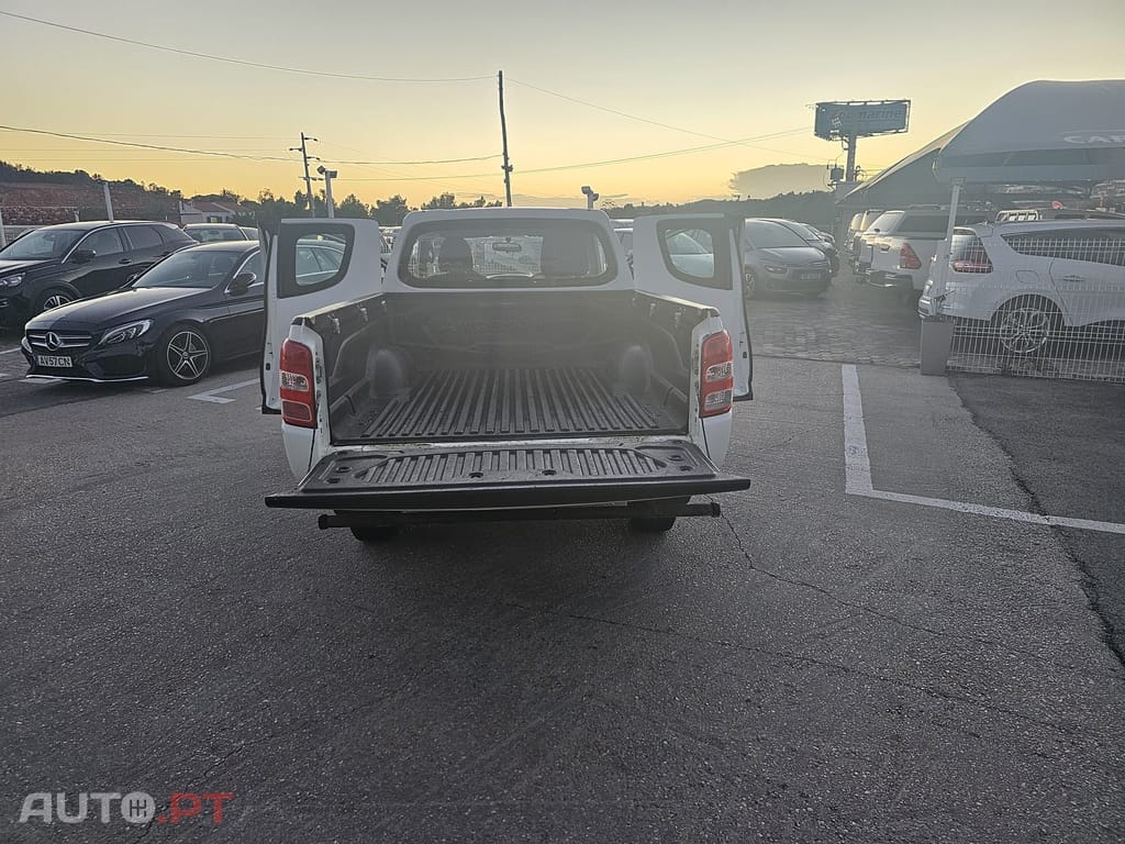Mitsubishi L200 2.4 DI-D CD Invite 4WD