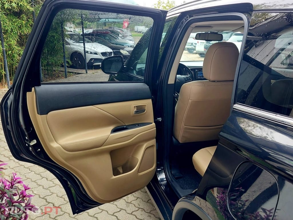 Mitsubishi Outlander 2.2 DI-D Instyle Navi