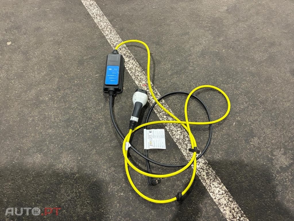 Jaguar E-Pace P300e AWD R-Dynamic HSE