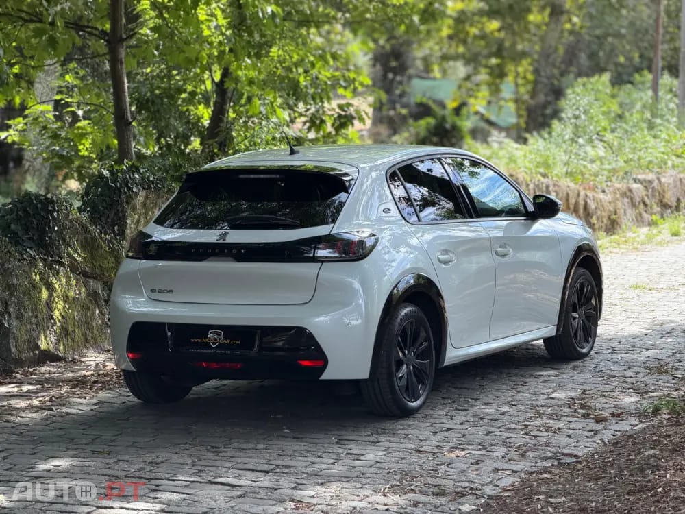 Peugeot E-208 50 kWh Allure Pack