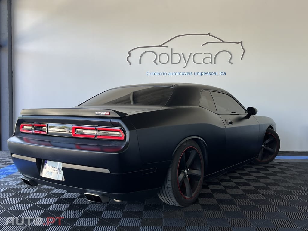 Dodge Challenger 6.1 SRT8