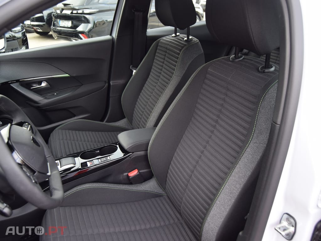 Peugeot E-2008 54 kWh Active EAT8
