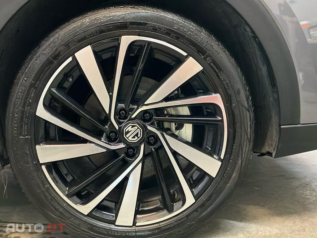 MG ZS 1.5 Hybrid+ Luxury