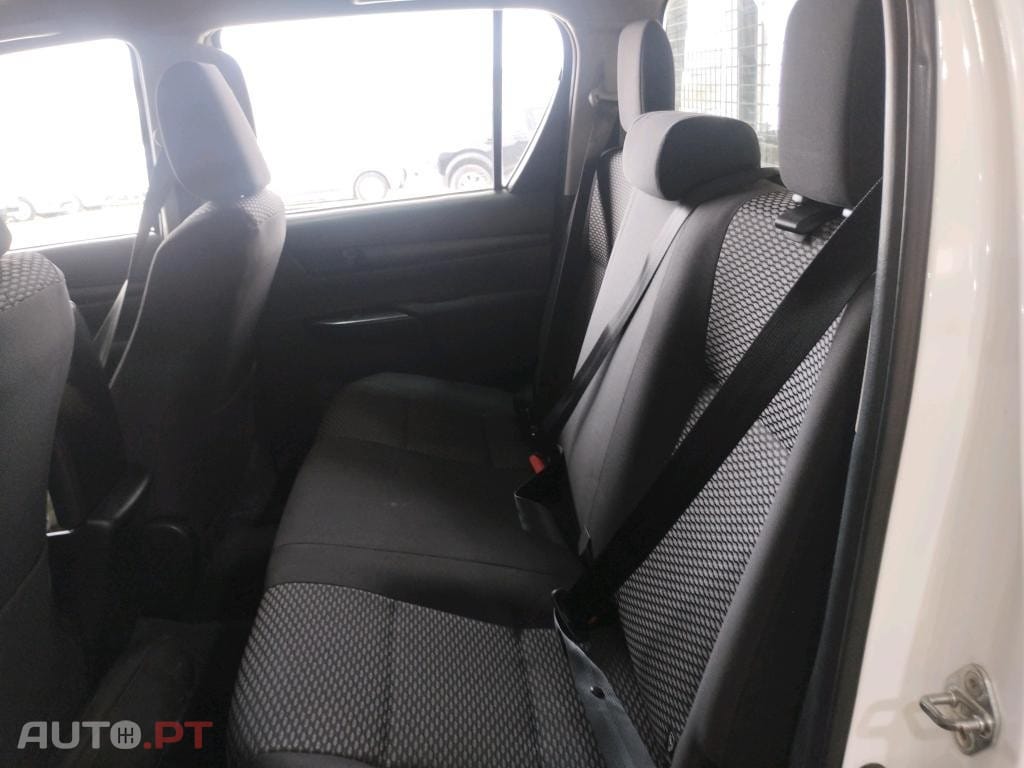 Toyota Hilux 2.4 D-4D 4WD CD CH