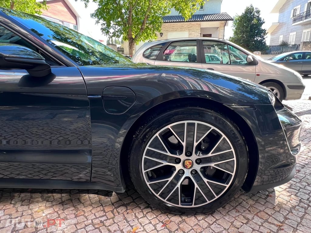 Porsche Taycan Standard