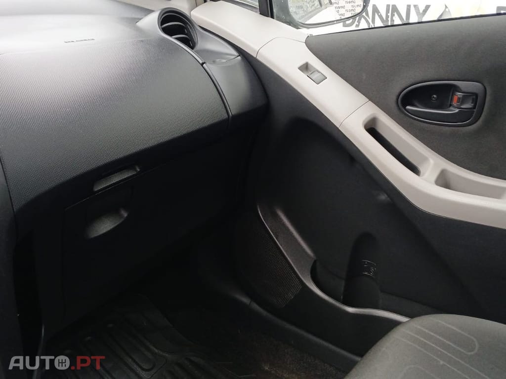 Toyota Yaris 1.0 VVT-i AC