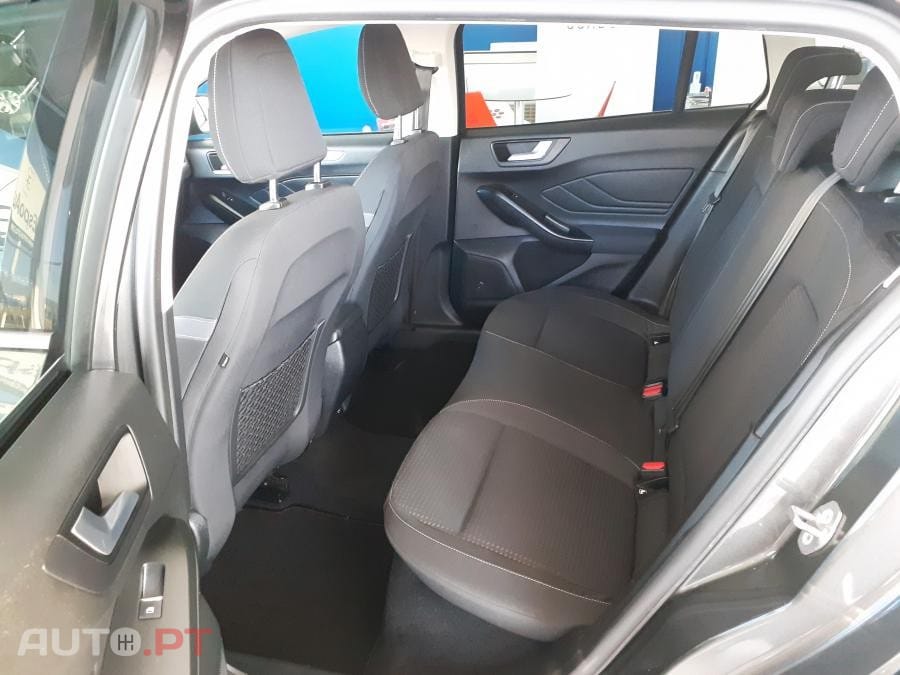 Ford Focus SW 1.5 TDCi EcoBlue Business — fotografia 28