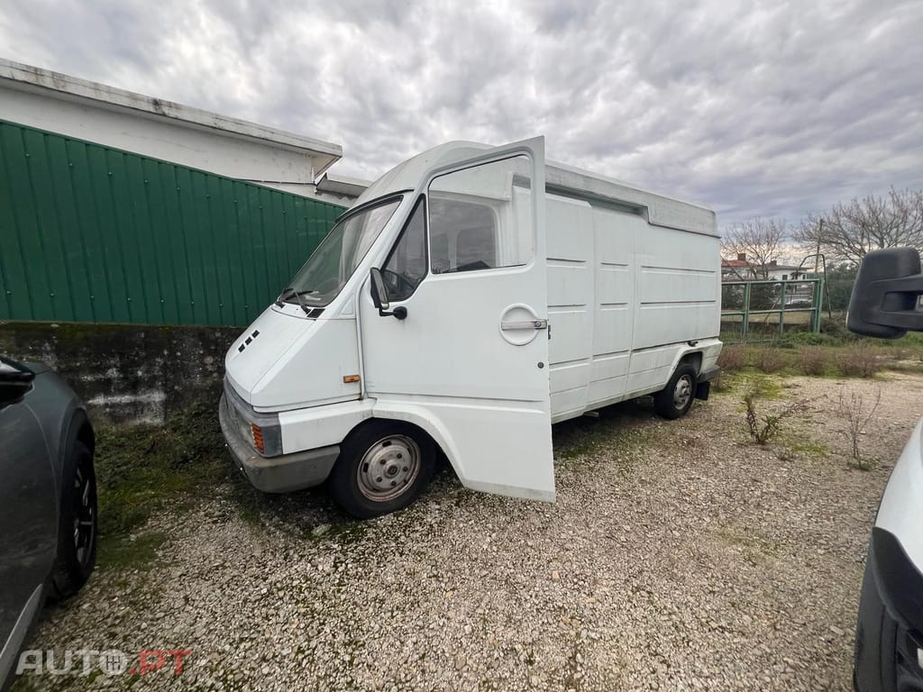 Renault Trafic Outro