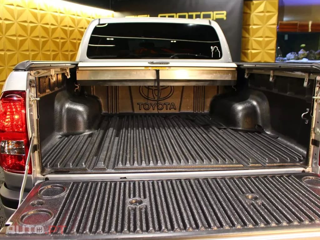 Toyota Hilux 2.4 D-4D 4WD Tracker