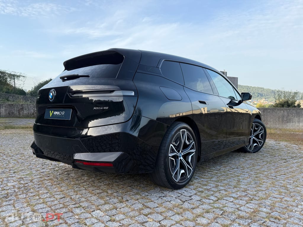 BMW iX xDrive 40 Pack Desportivo