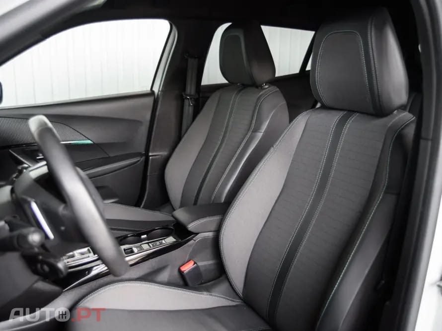 Peugeot 2008 PureTech 130 EAT8 Allure