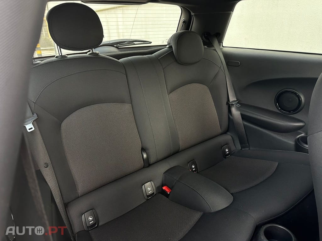 MINI Cooper One Blackyard