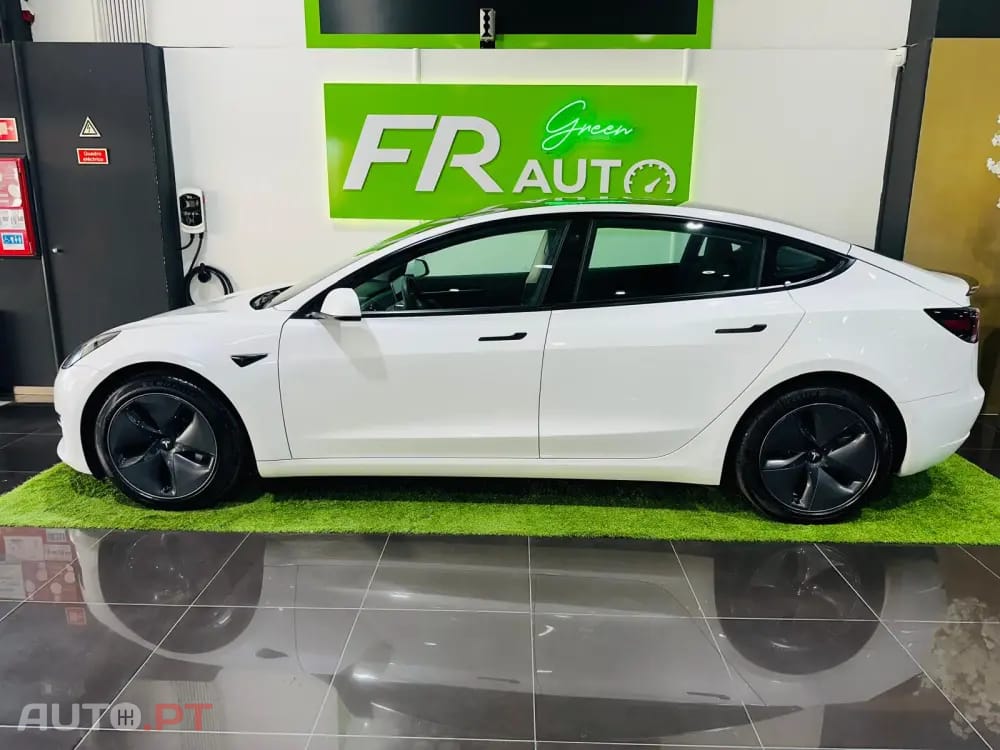 Tesla Model 3 Standard Range Plus RWD