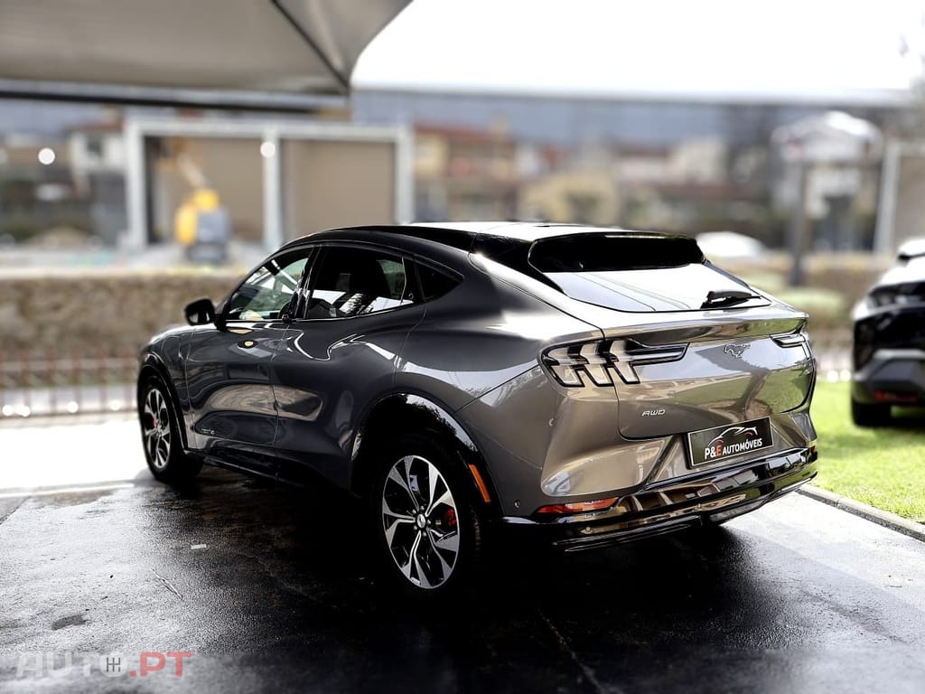Ford Mustang Mach-E AWD PREMIUM