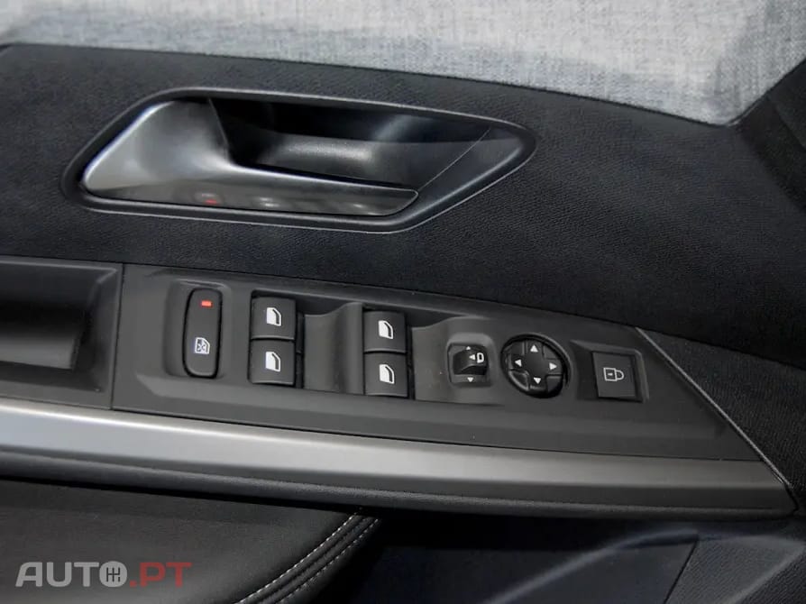 Peugeot 5008 1.2 Hybrid Allure e-DCS6