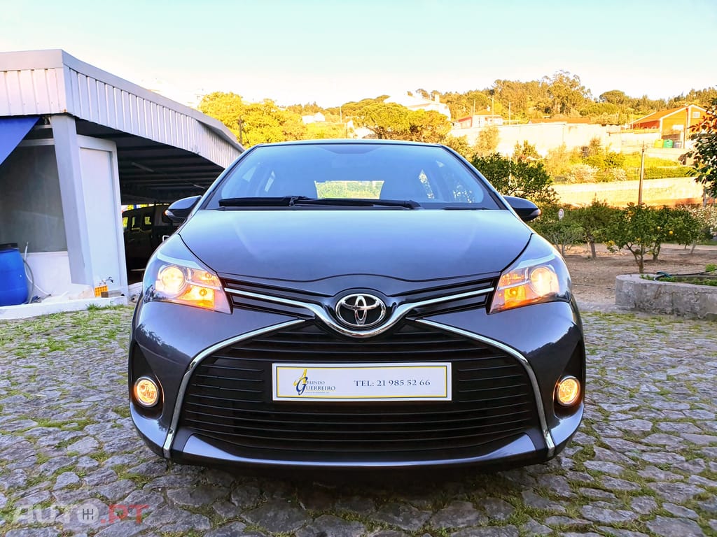 Toyota Yaris 1.0 VVT-i Comfort+Pack Style+Pack Techno+Navi