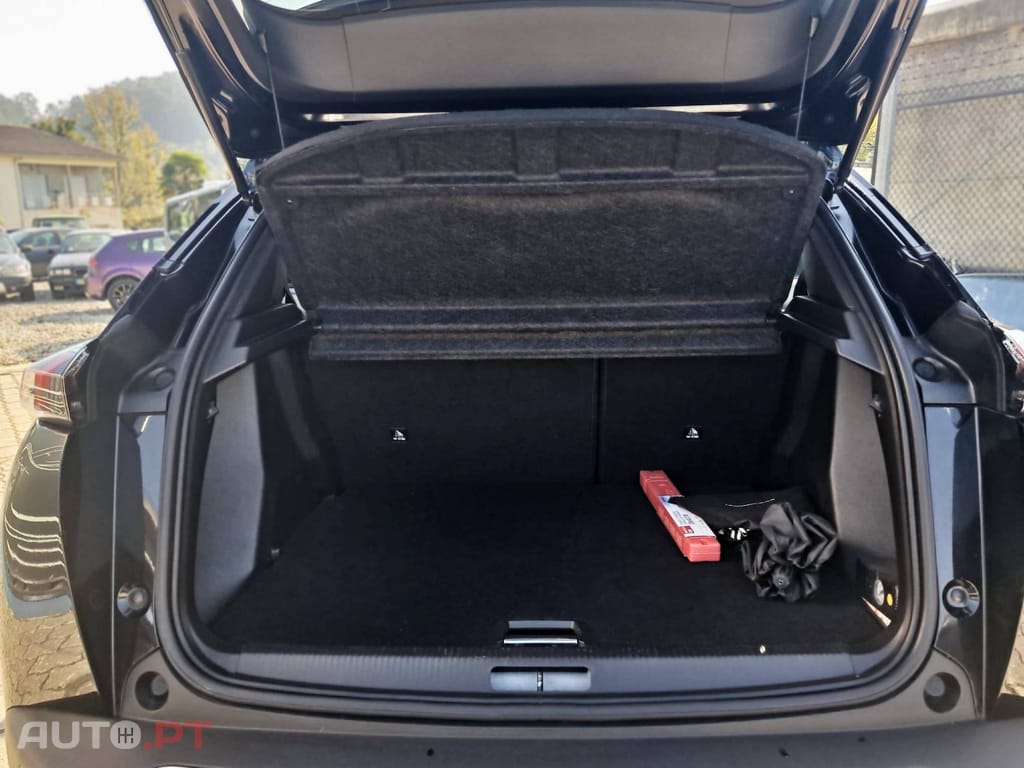 Peugeot 2008 1.2 PureTech Allure EAT8