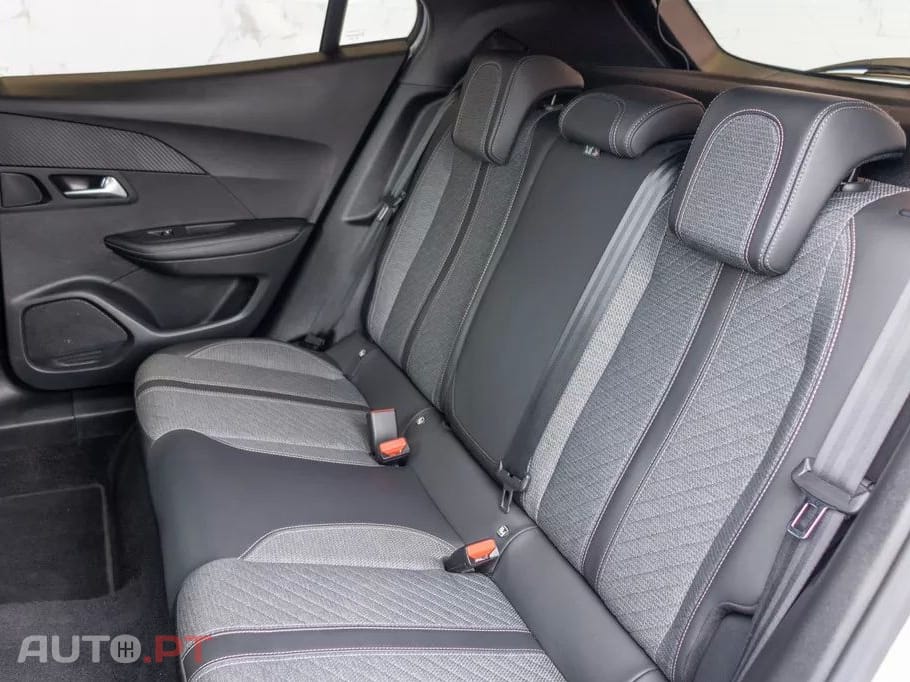 Peugeot 2008 1.2 PureTech Allure EAT8