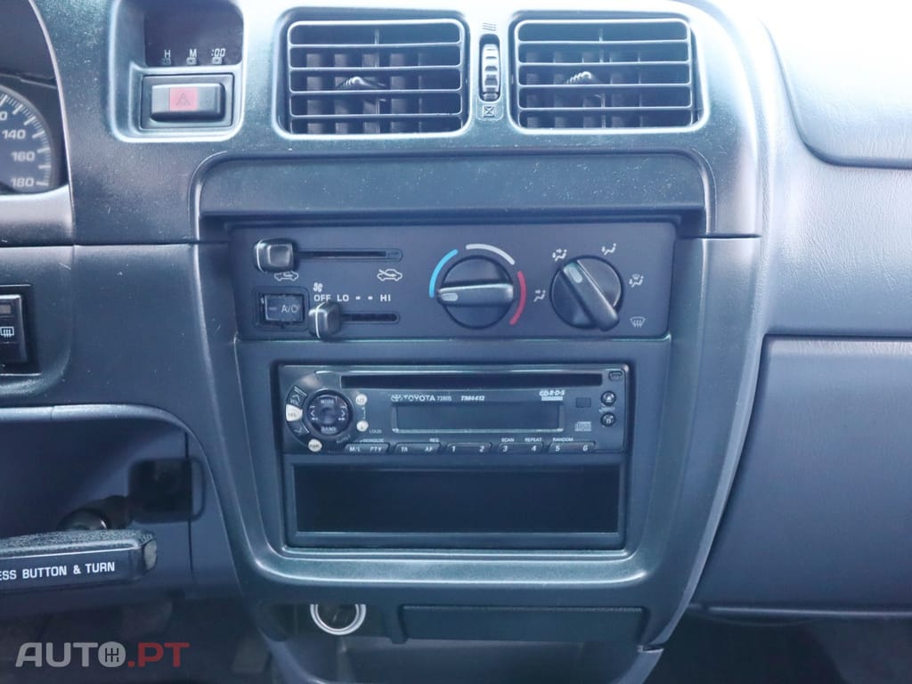 Toyota Hilux 2.4 TD LN165LSR Tracker