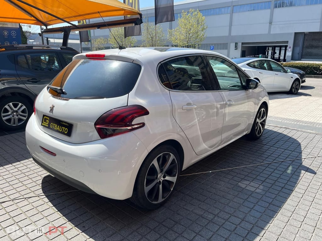 Peugeot 208  1.2 e-THP Féline