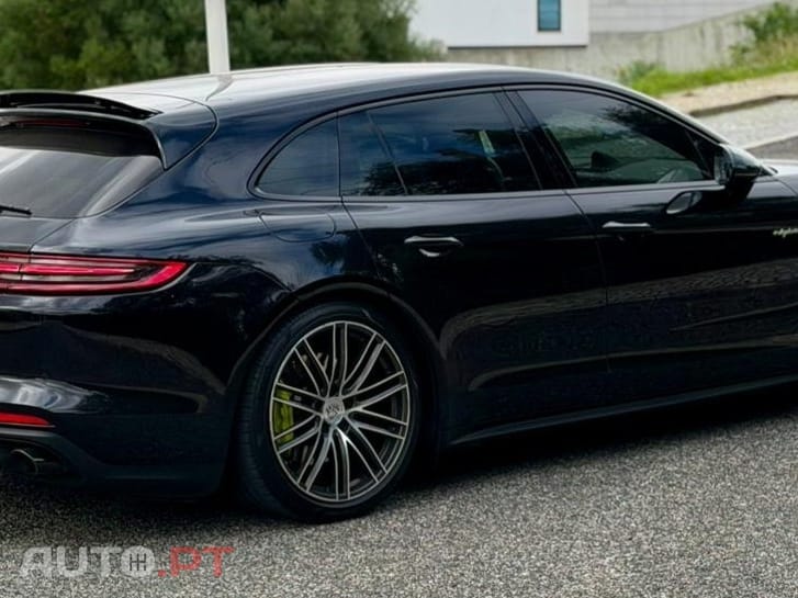 Porsche Panamera 4 E-Hybrid Platinum Edition