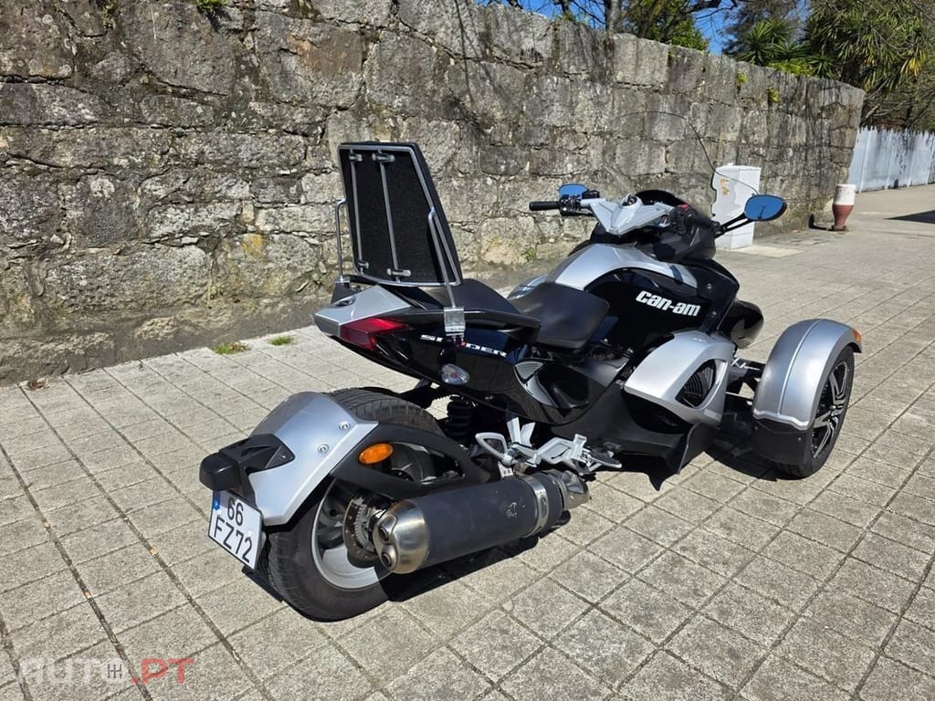 Bombardier CAN AM SPYDER