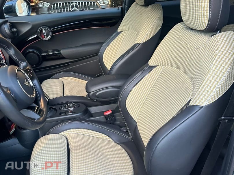 MINI Cooper Cooper SE Resolute Edition