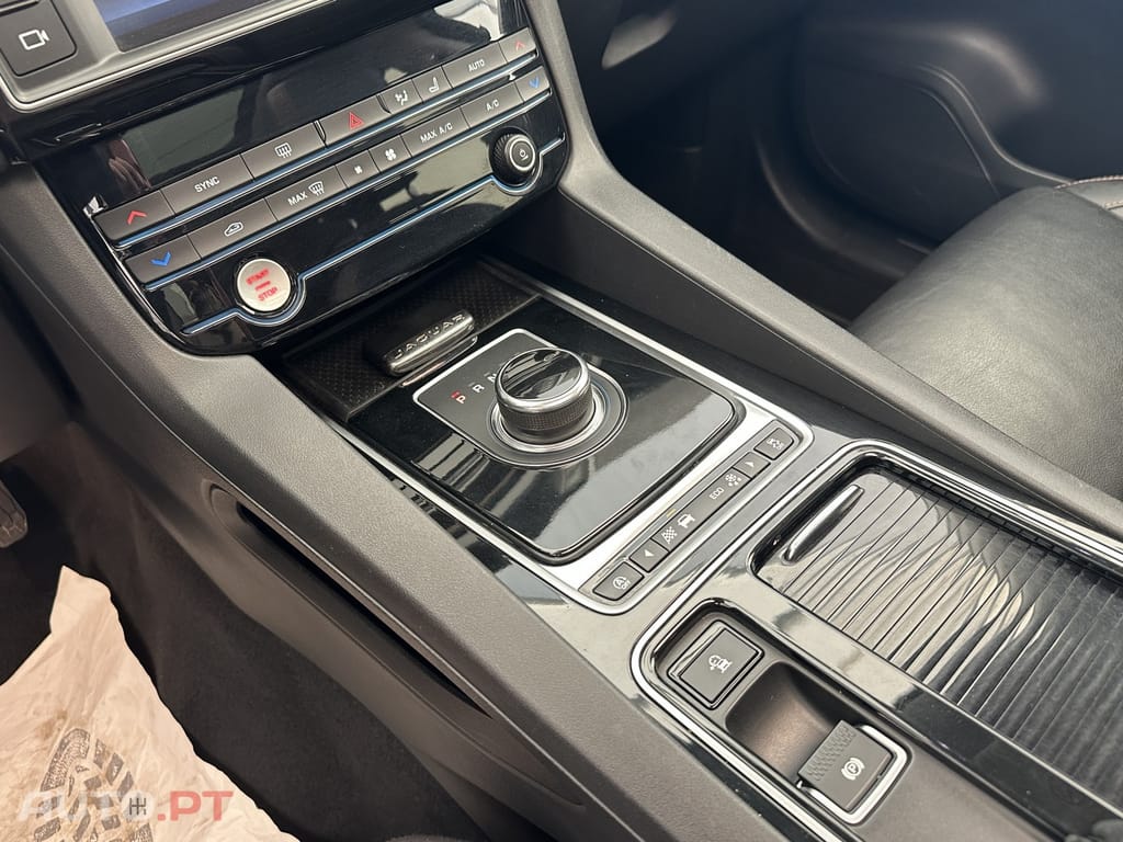 Jaguar F-Pace D200 AWD SE