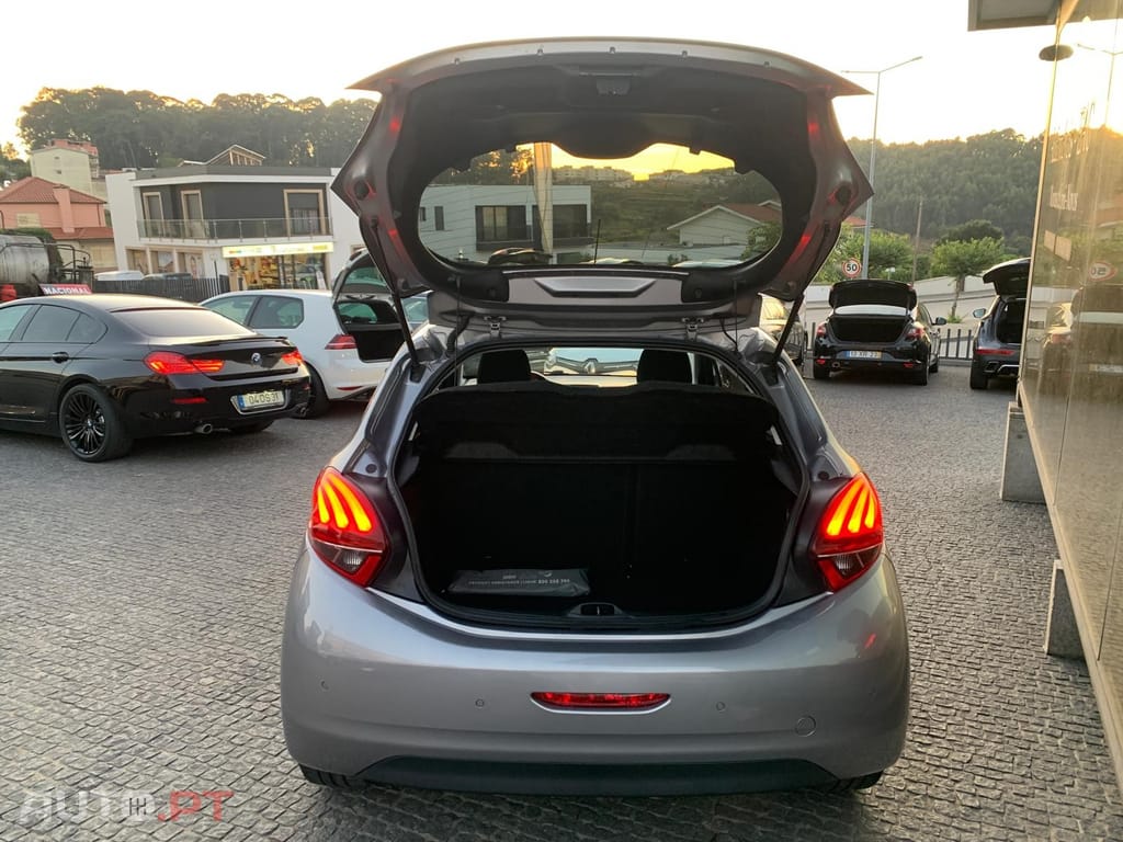 Peugeot 208 1.5 BlueHDi Signature