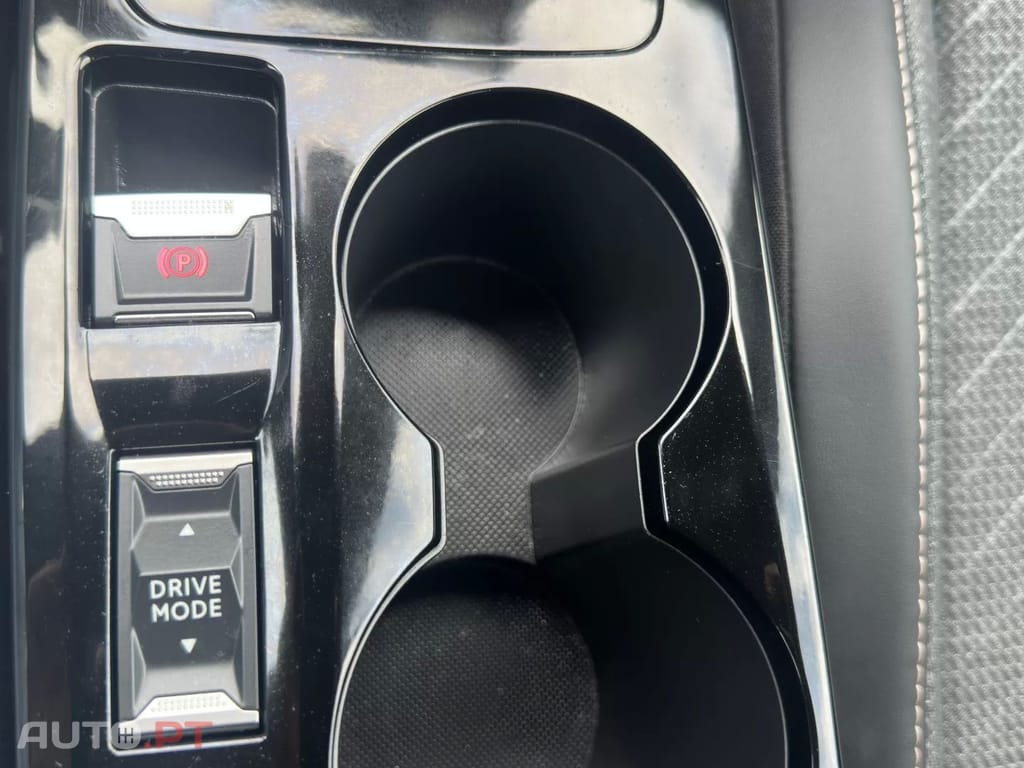 Peugeot 2008 1.2 Hybrid Allure e-DCS6