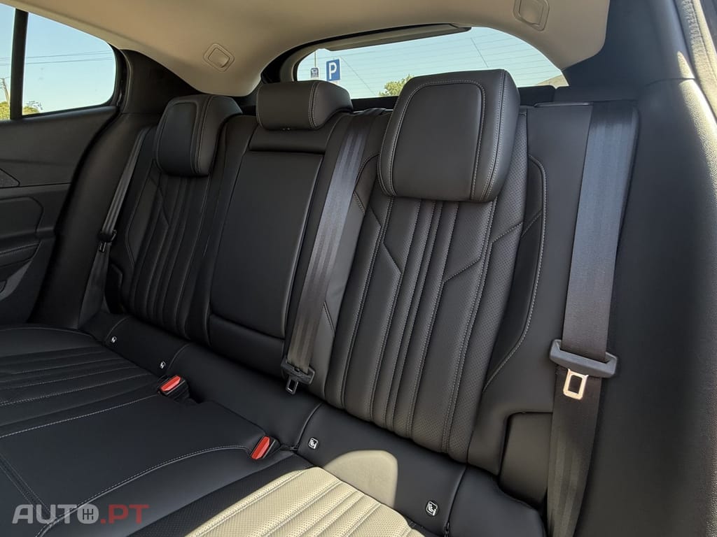 Peugeot 408 1.2 PureTech Allure Pack EAT8