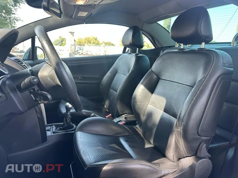 Peugeot 207 CC 1.6 VTi Active