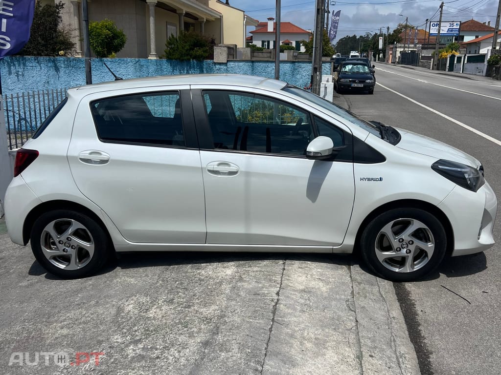 Toyota Yaris Hybrido automático